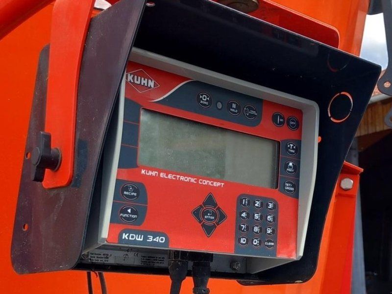 Kuhn 1670 Profile
