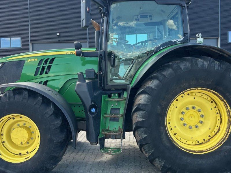 John Deere 6215R