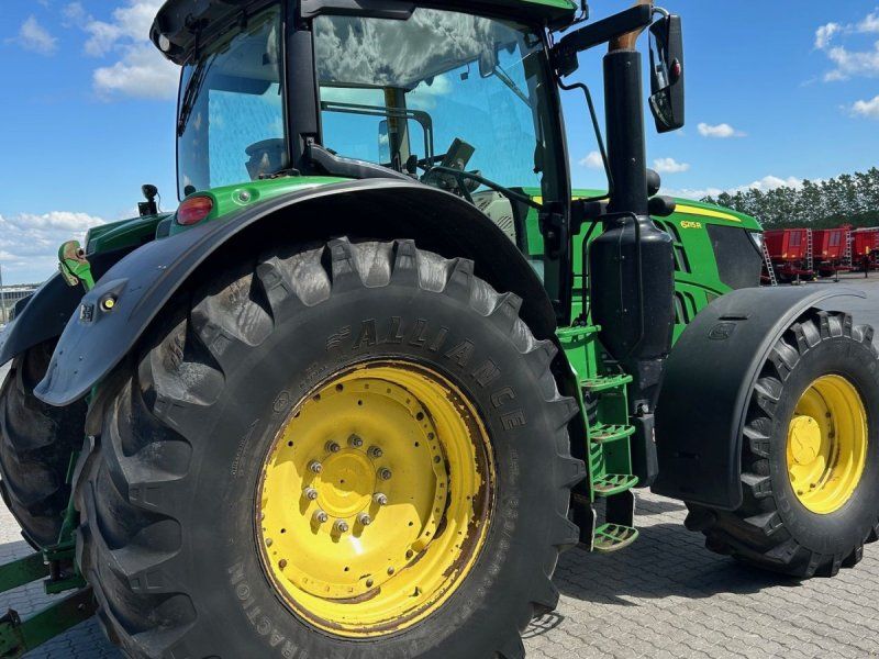 John Deere 6215R