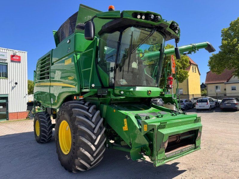 John Deere T560