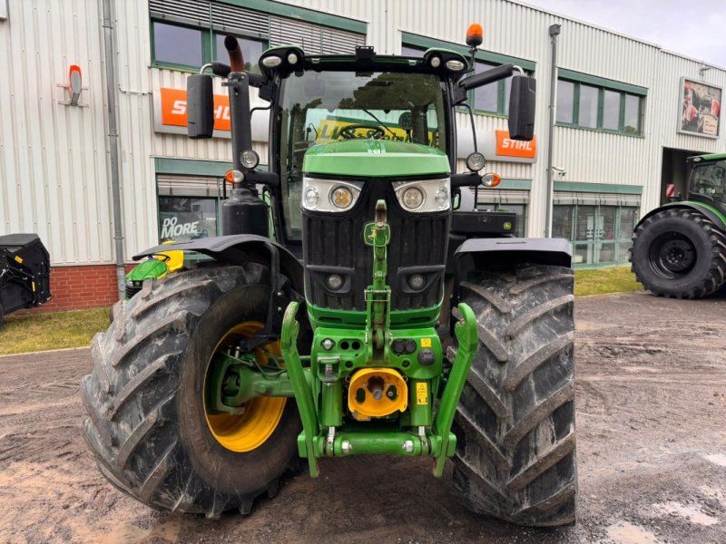 John Deere 6215R