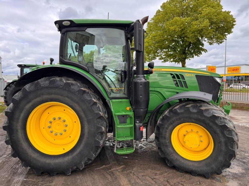 John Deere 6215R