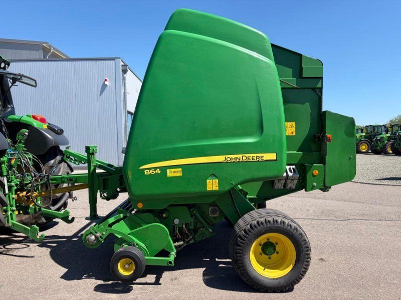 John Deere 864