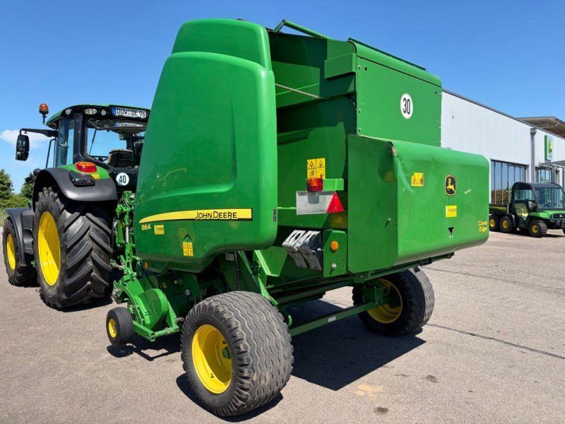 John Deere 864