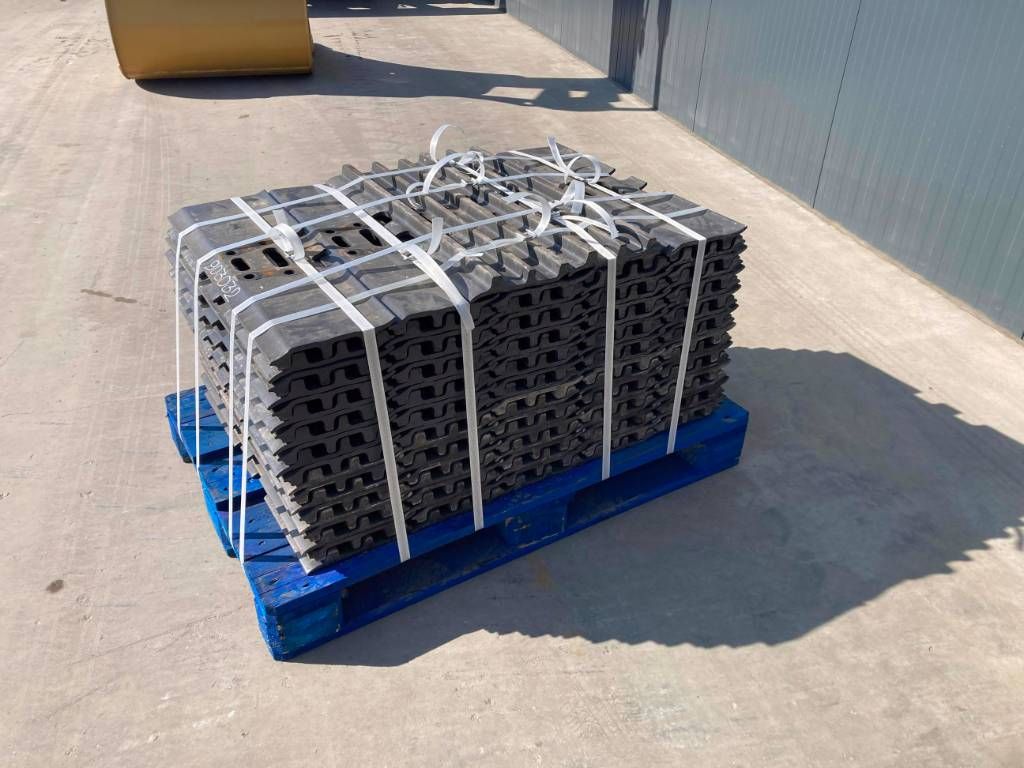 Sany SY210 / SY230 700mm Shoes