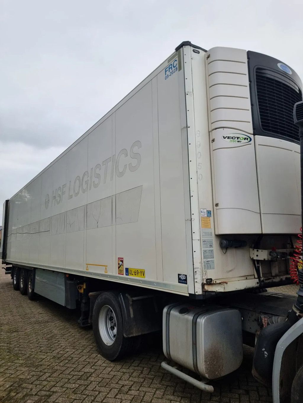 SCHMITZ CARGOBULL SCB*S3B / OL-69-YV