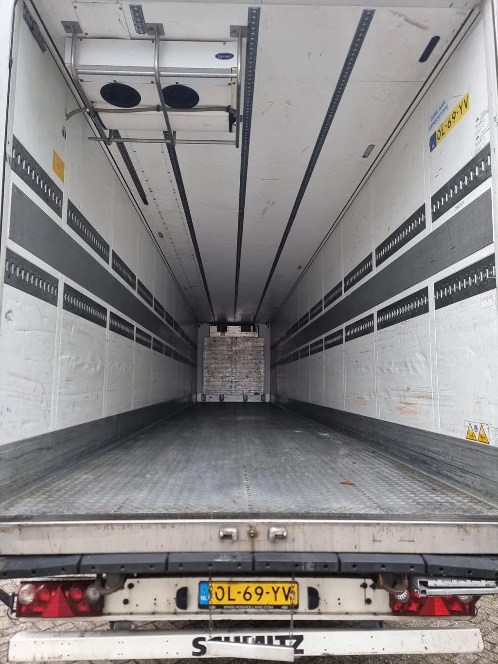 SCHMITZ CARGOBULL SCB*S3B / OL-69-YV