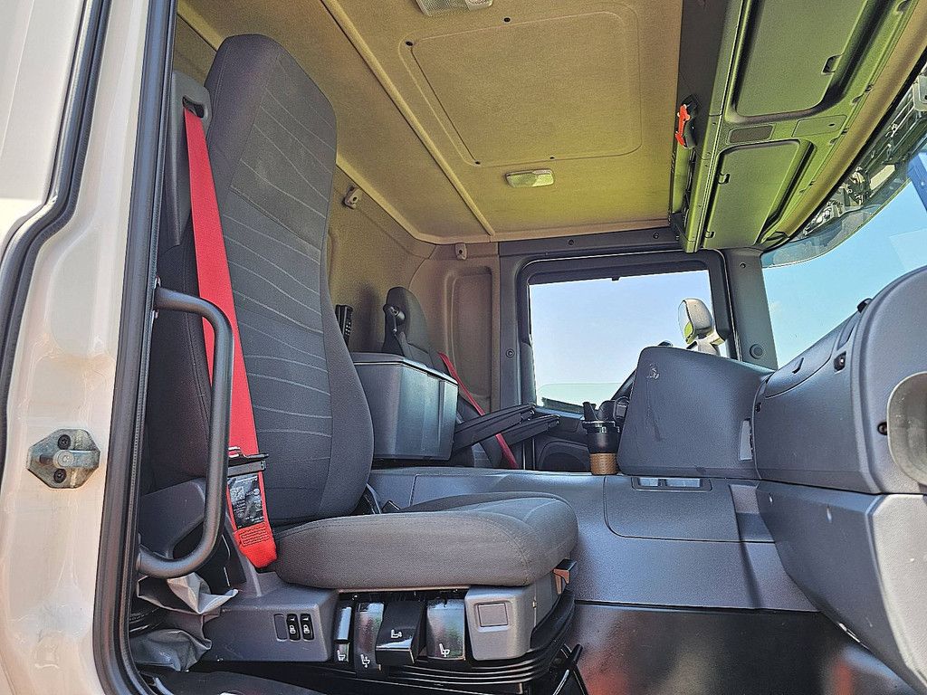 SCANIA P360 6x2*4 mnb taillift