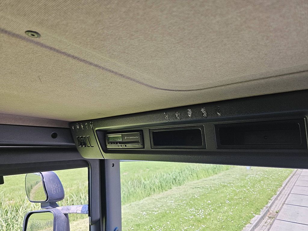 SCANIA P360 6x2*4 mnb taillift