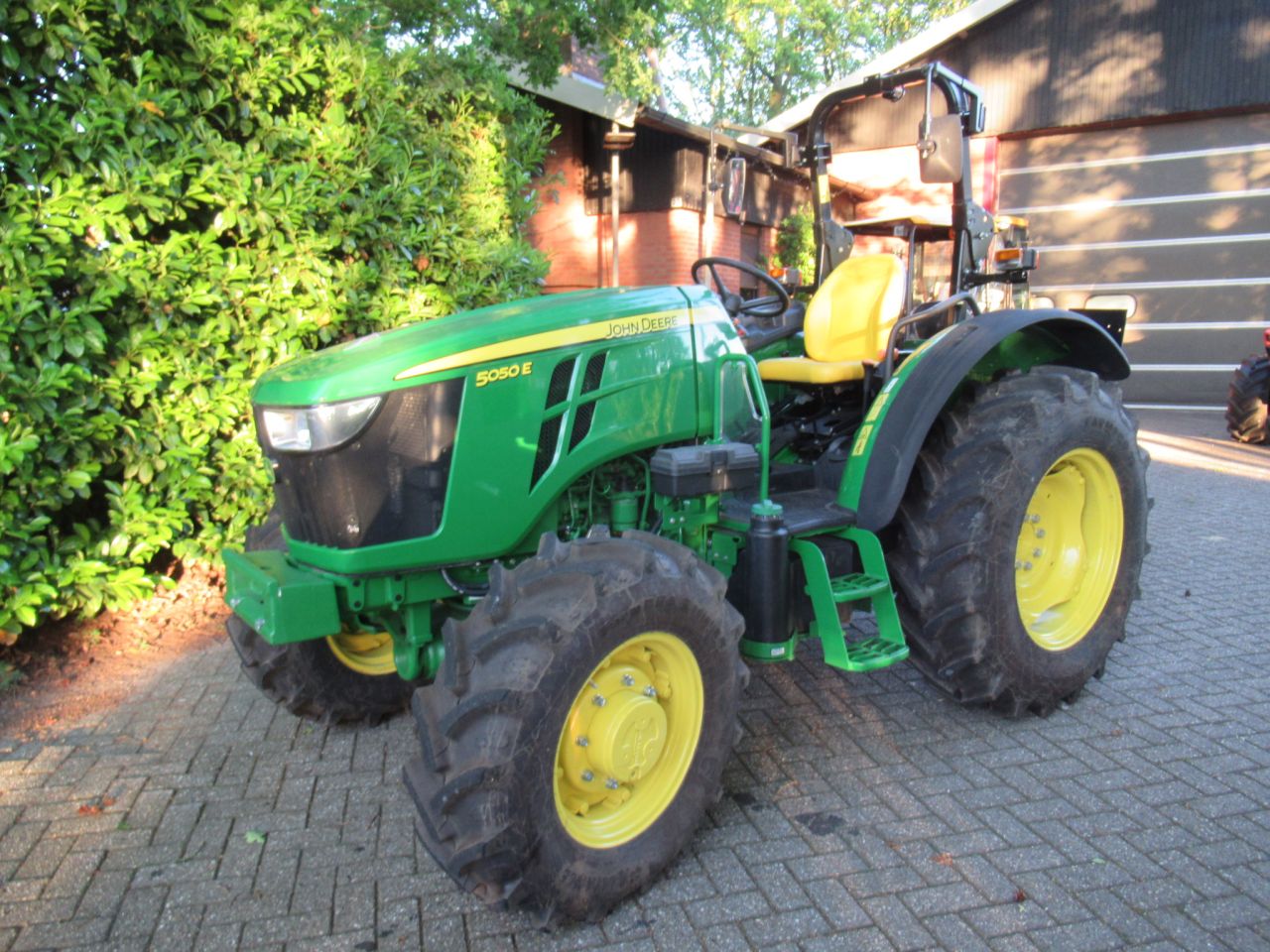 John deere 5050E 4X4