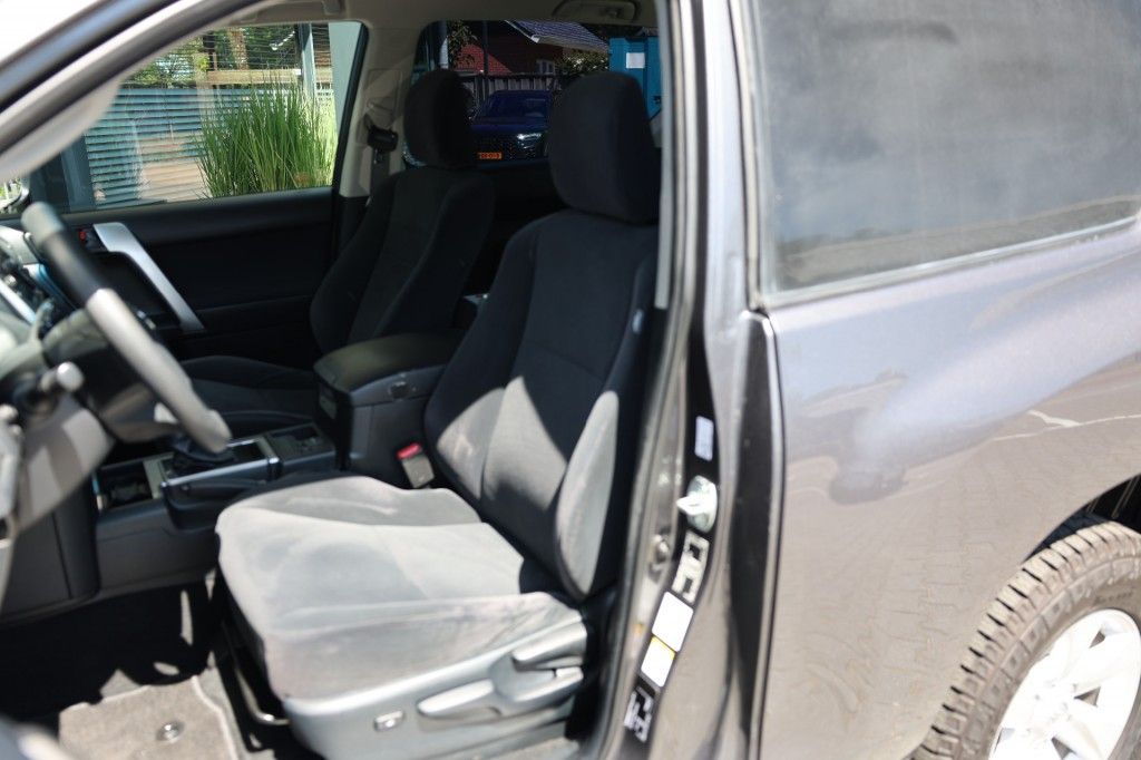 Toyota Landcruiser 150 2.8 D-4D 3DRS COMFORT A/T VAN
