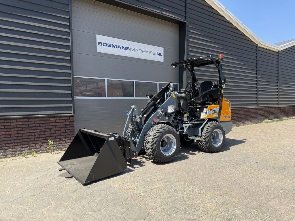 Giant G2300 HD minishovel NIEUW pro-inching