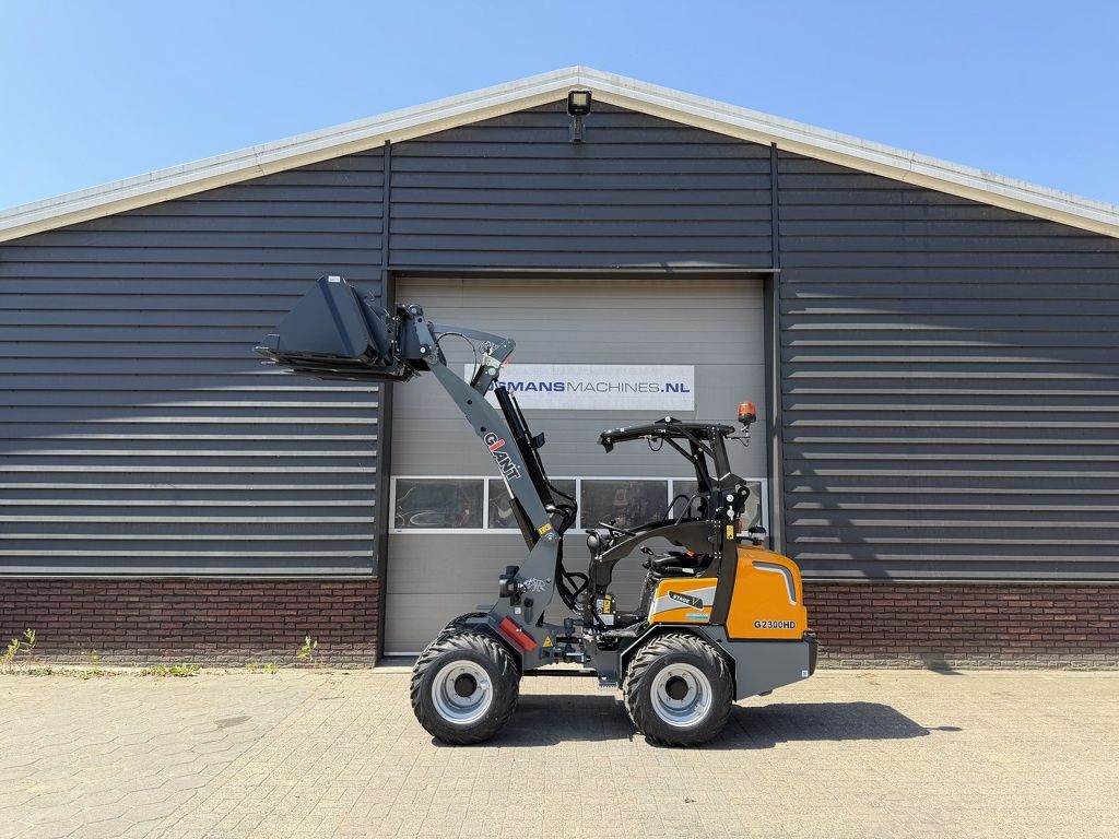 Giant G2300 HD minishovel NIEUW pro-inching