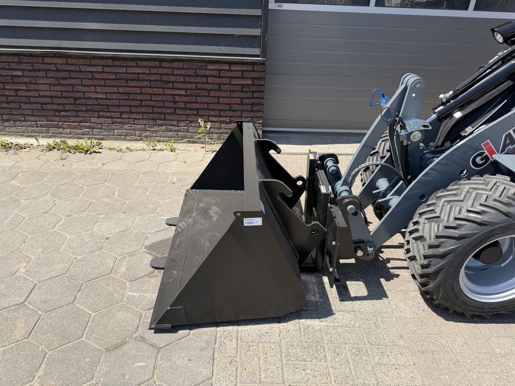 Giant G2300 HD minishovel NIEUW pro-inching