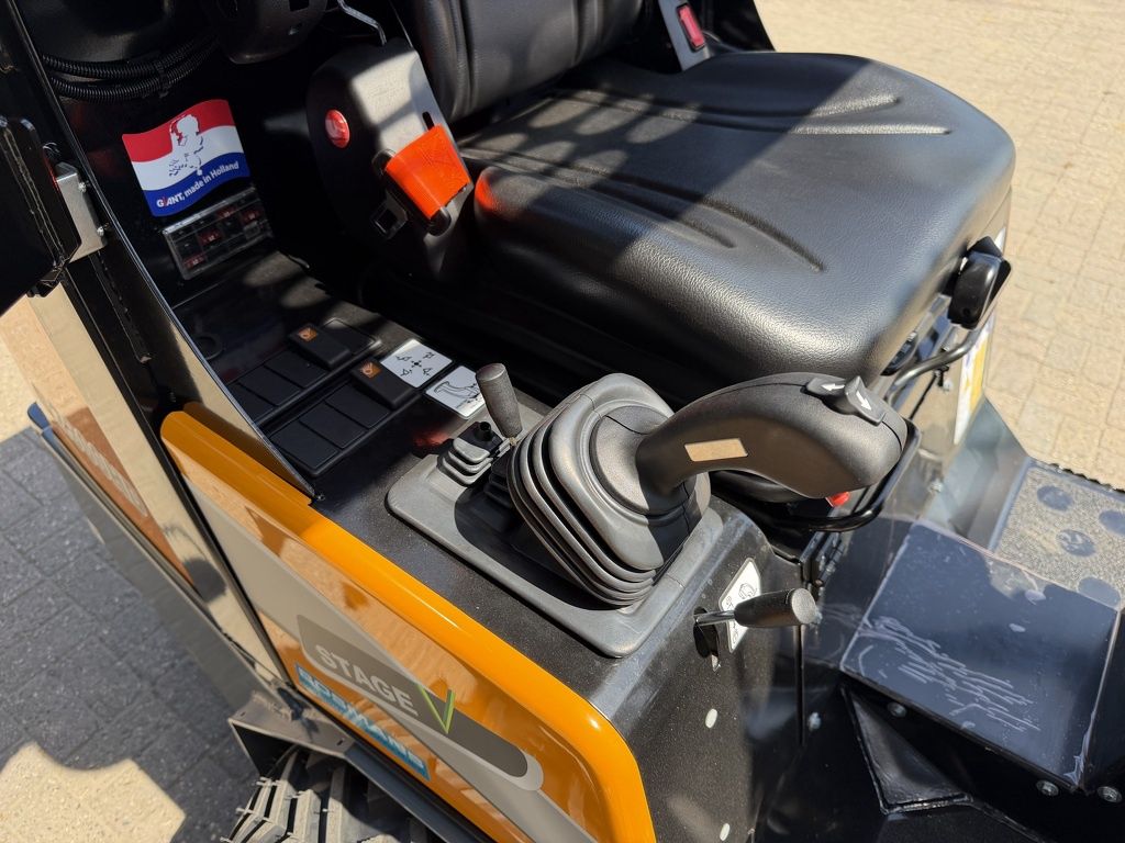 Giant G2300 HD minishovel NIEUW pro-inching