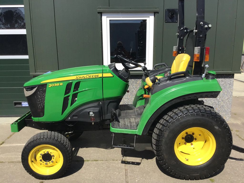 John Deere 2038R