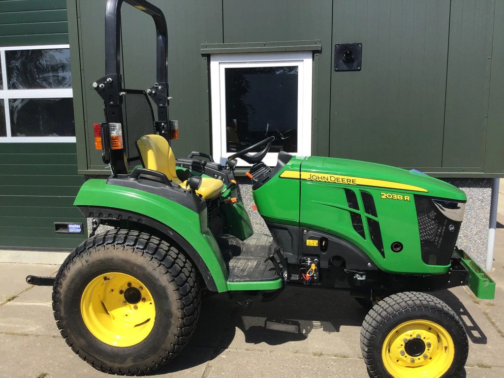 John Deere 2038R