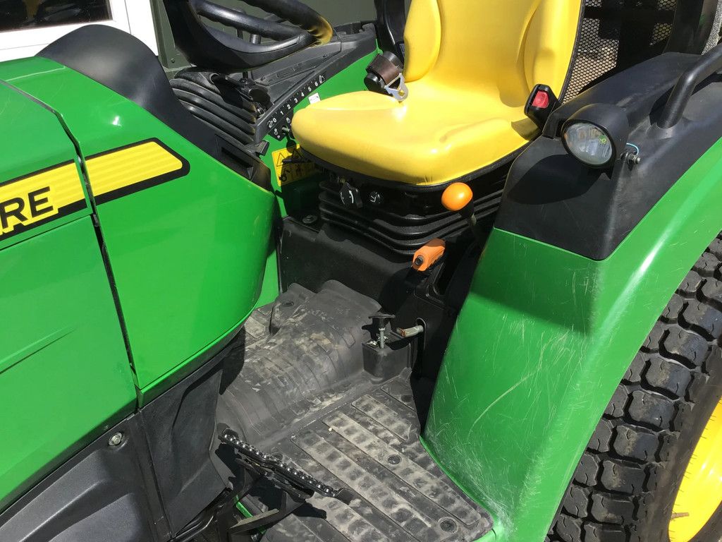 John Deere 2038R