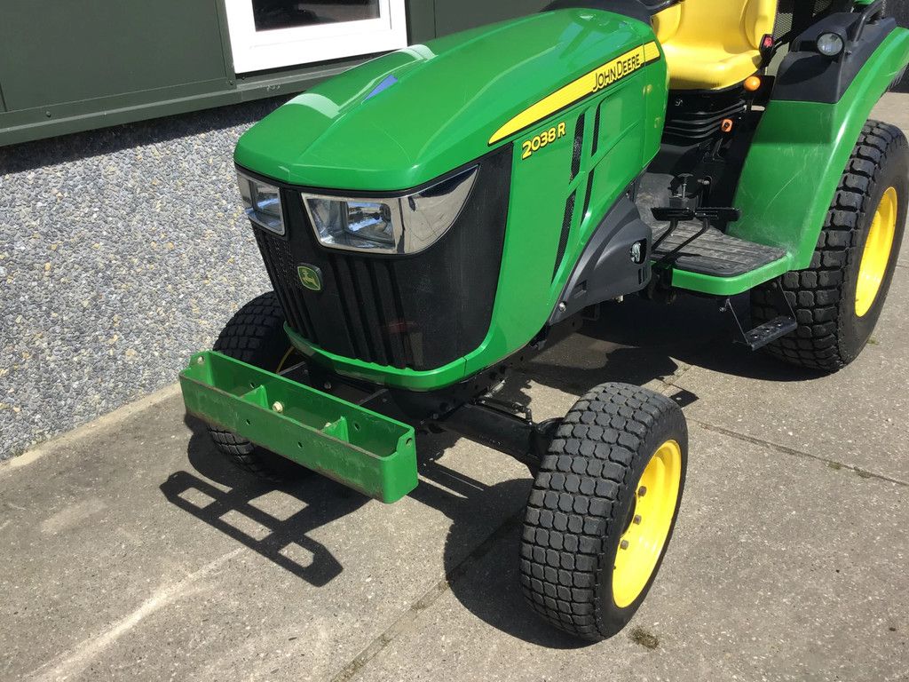 John Deere 2038R