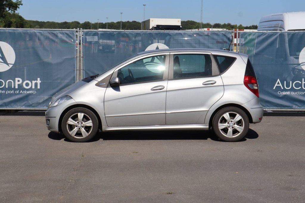 Pkw Mercedes-Benz A160 Benzin 95 PS 2011 (Margin)