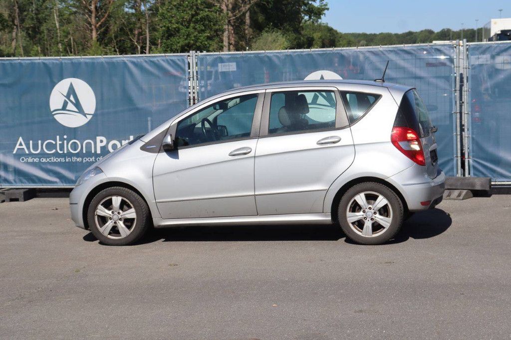 Pkw Mercedes-Benz A160 Benzin 95 PS 2011 (Margin)