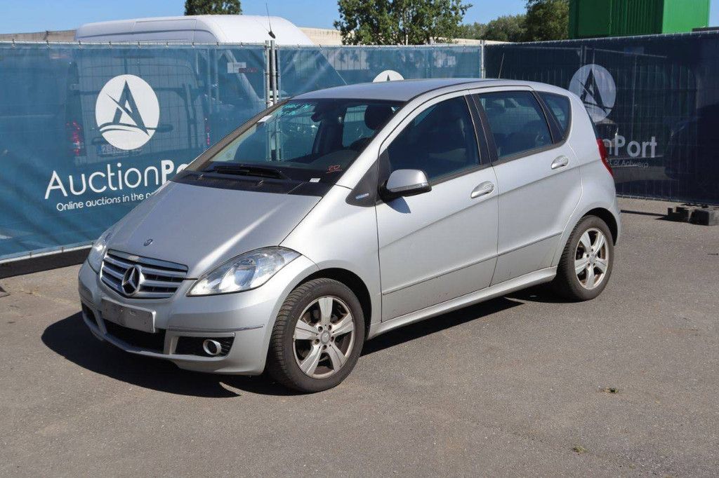 Pkw Mercedes-Benz A160 Benzin 95 PS 2011 (Margin)