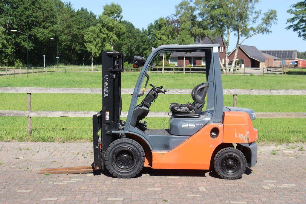 Gabelstapler Toyota 52-8FD25 Diesel 2500 kg 3,0 m 2011