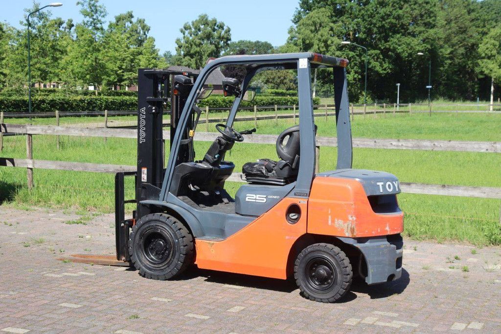 Gabelstapler Toyota 52-8FD25 Diesel 2500 kg 3,0 m 2011