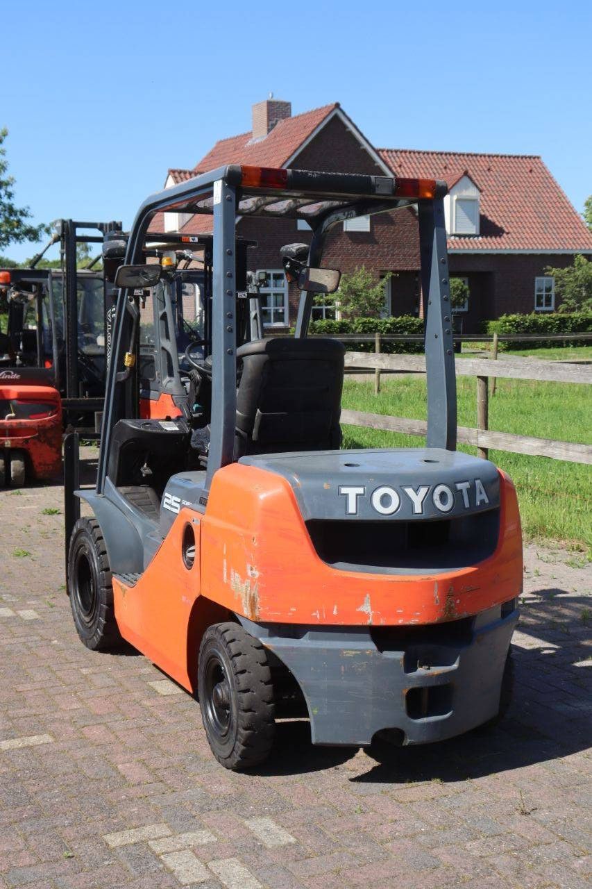 Gabelstapler Toyota 52-8FD25 Diesel 2500 kg 3,0 m 2011