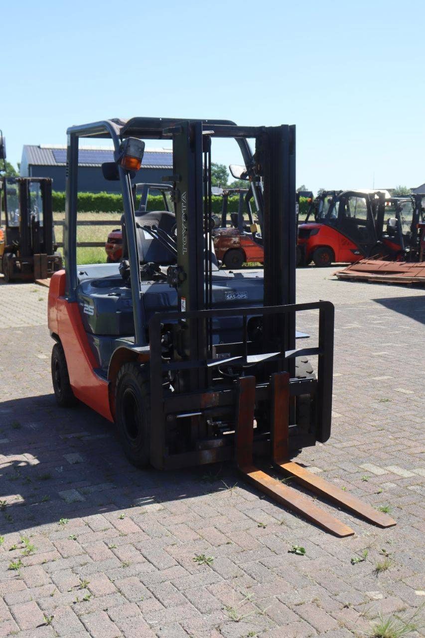 Gabelstapler Toyota 52-8FD25 Diesel 2500 kg 3,0 m 2011