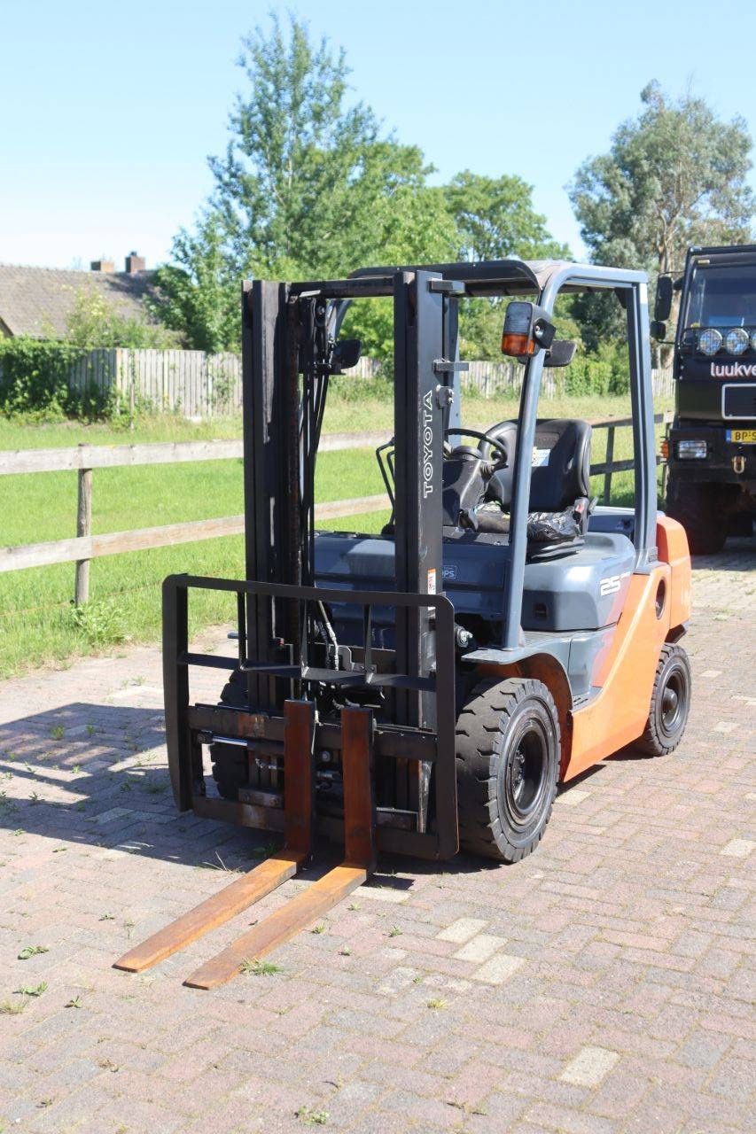 Gabelstapler Toyota 52-8FD25 Diesel 2500 kg 3,0 m 2011
