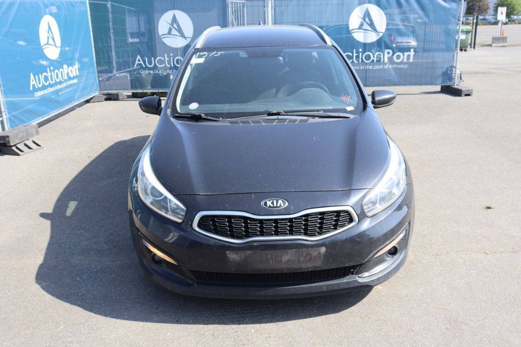 Passenger car Kia Ceed Petrol 100hp 2017 (Margin)