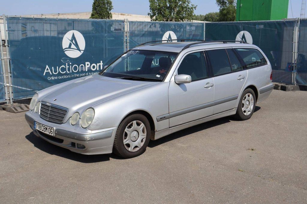 Passenger car Mercedes-Benz G-Class Petrol 215 hp 2002