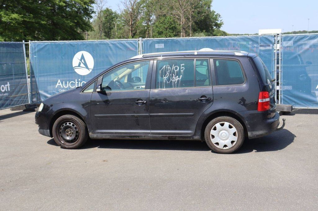 Passenger car Volkswagen Touran Petrol 115hp 2004 (Margin)