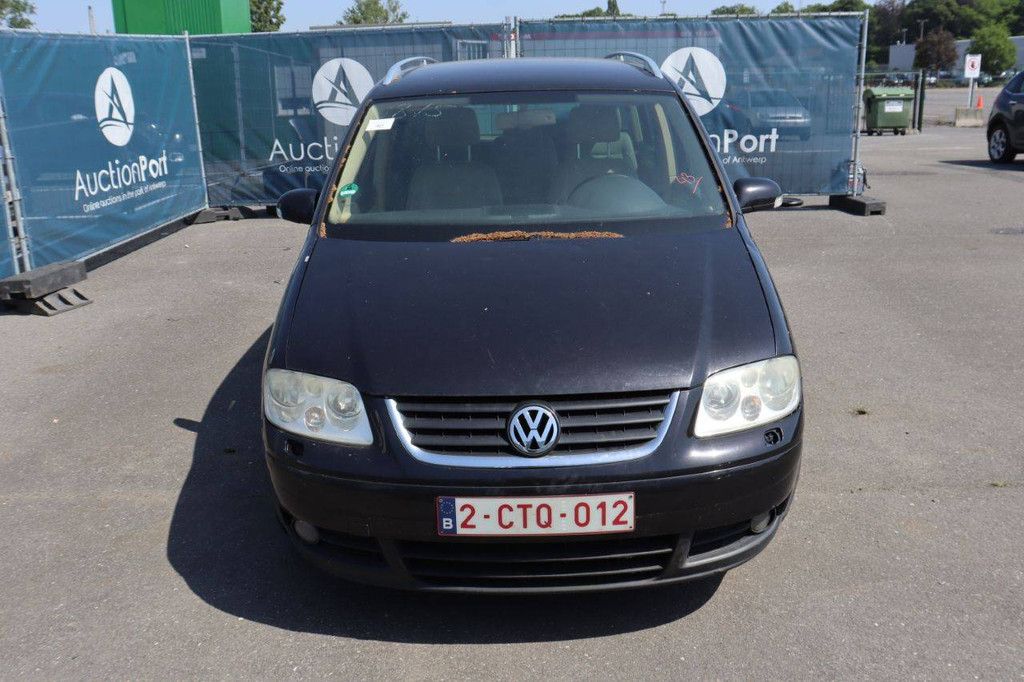 Passenger car Volkswagen Touran Petrol 115hp 2004 (Margin)