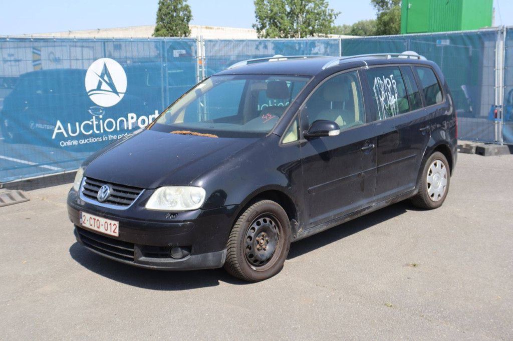 Passenger car Volkswagen Touran Petrol 115hp 2004 (Margin)