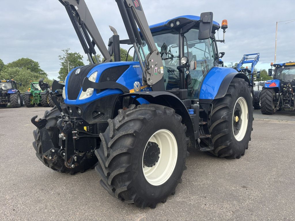 NEW HOLLAND T7.245 AC + FRONTLADER