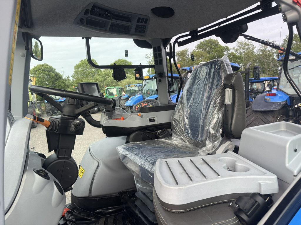NEW HOLLAND T7.245 AC + FRONTLADER
