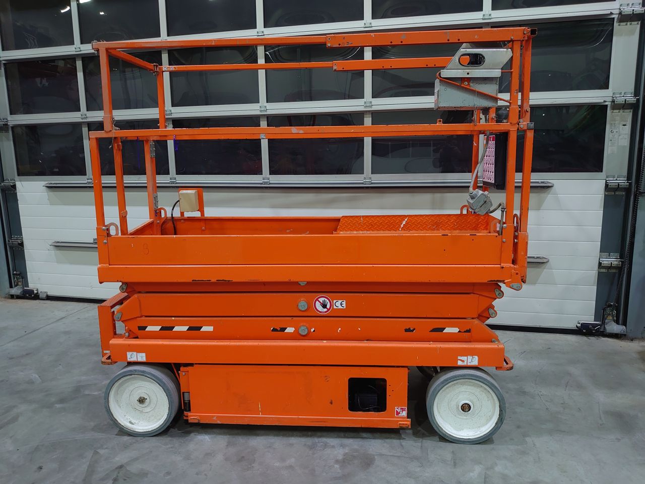 Skyjack SJ111 3220 schaarhoogwerker met nieuwe accu's