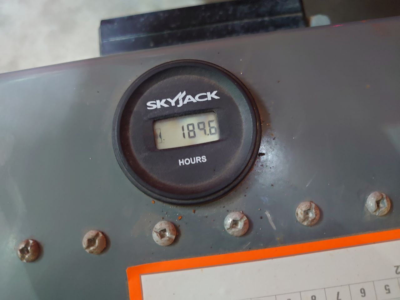 Skyjack SJ111 3220 schaarhoogwerker met nieuwe accu's