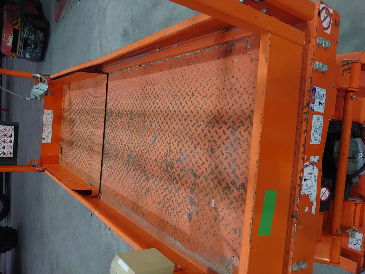 Skyjack SJ111 3220 schaarhoogwerker met nieuwe accu's