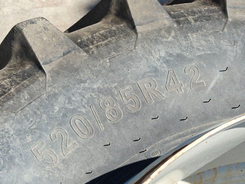 520/85R42 XXX