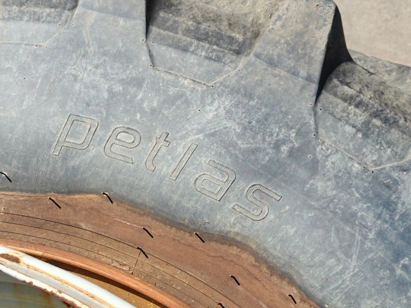 520/85R42 XXX