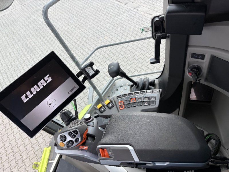 Claas TRION 520