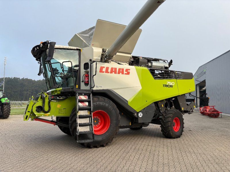 Claas TRION 750