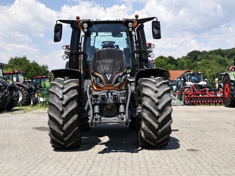 Valtra Q305