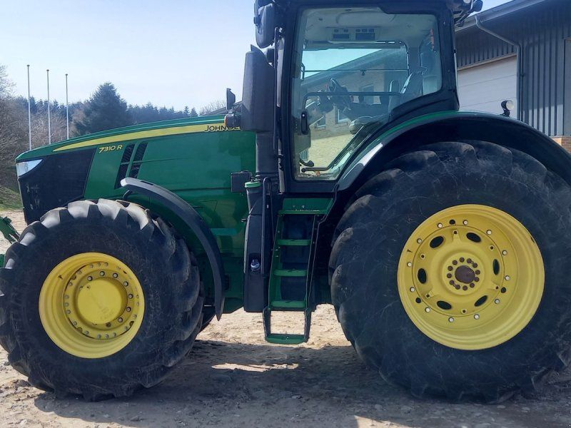 John Deere 7310R