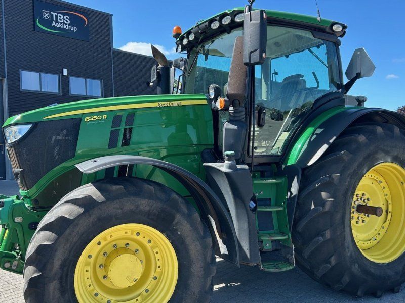 John Deere 6250R