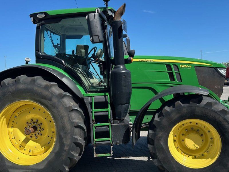 John Deere 6250R