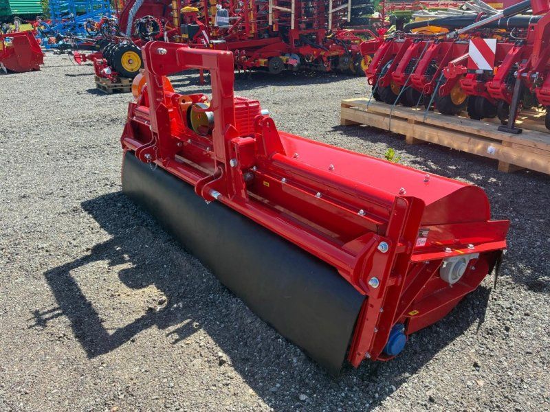 Dücker UM 27 Front